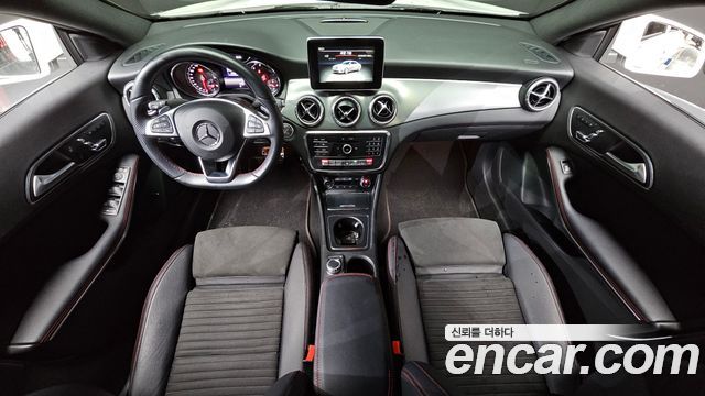 Mercedes-Benz CLA-Class CLA220 AMG Line