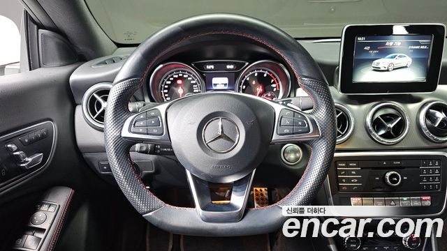Mercedes-Benz CLA-Class CLA220 AMG Line