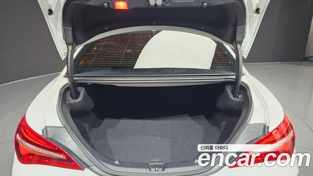 Mercedes-Benz CLA-Class CLA220 AMG Line