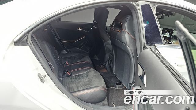 Mercedes-Benz CLA-Class CLA220 AMG Line