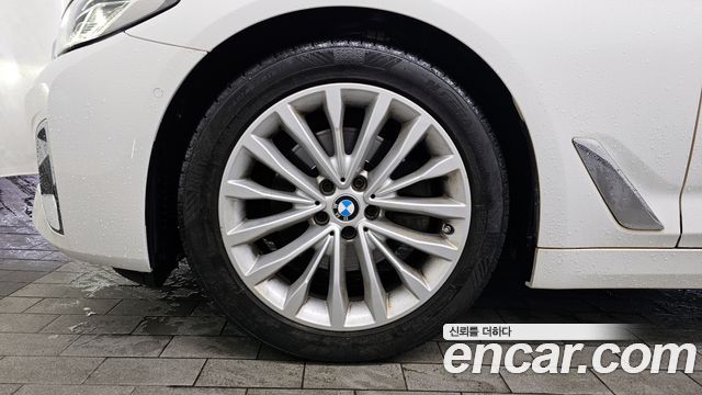 BMW 5-Series 520i Luxury