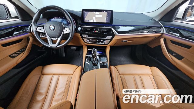 BMW 5-Series 520i Luxury