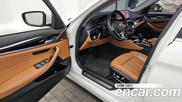 BMW 5-Series 520i Luxury