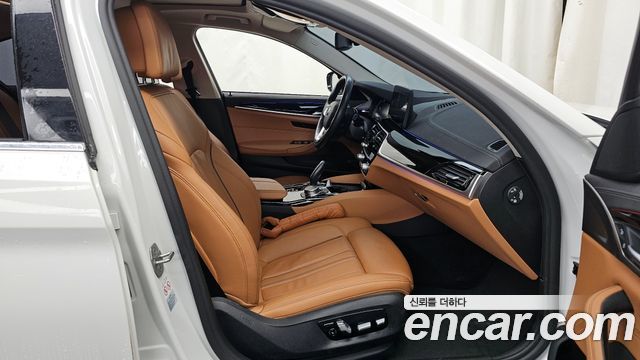 BMW 5-Series 520i Luxury