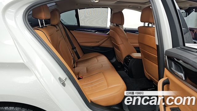 BMW 5-Series 520i Luxury