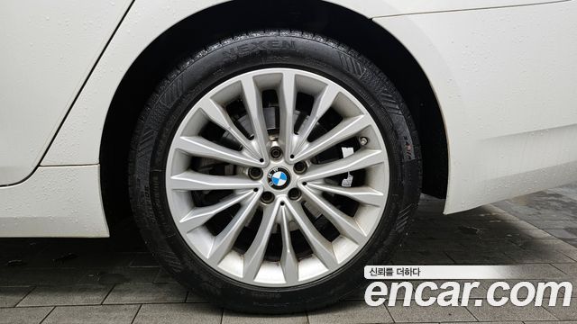 BMW 5-Series 520i Luxury