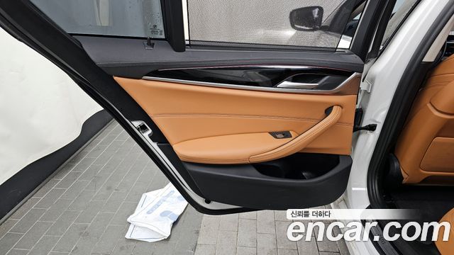 BMW 5-Series 520i Luxury