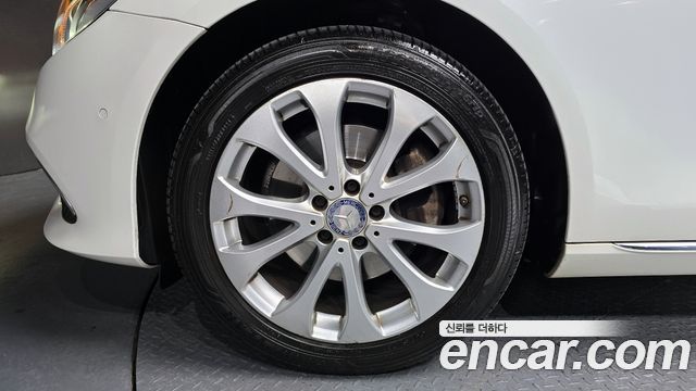 Mercedes-Benz E-Class E220d Exclusive