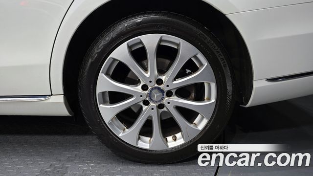 Mercedes-Benz E-Class E220d Exclusive