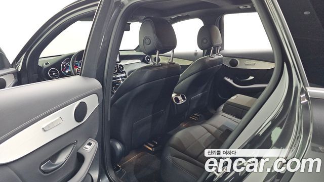 Mercedes-Benz GLC-Class GLC300e 4MATIC