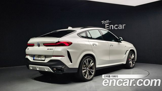 BMW X6 M50i