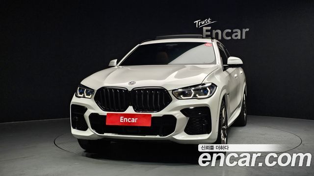 BMW X6 M50i