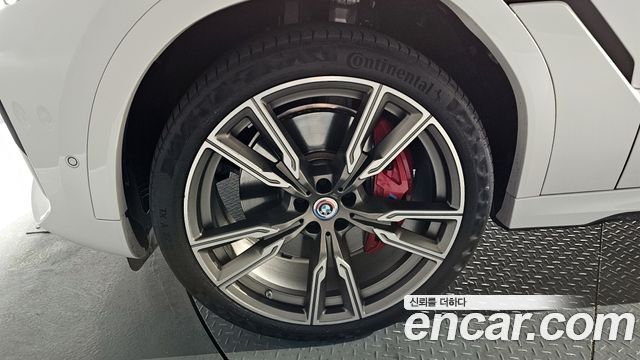 BMW X6 M50i