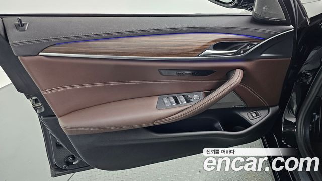 BMW 5-Series 530i Luxury