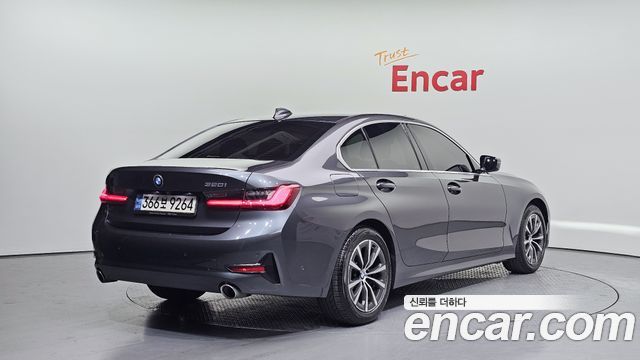 BMW 3-Series 320i