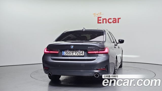 BMW 3-Series 320i