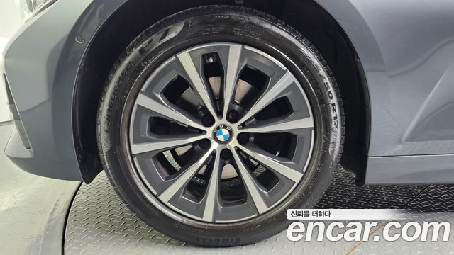 BMW 3-Series 320i