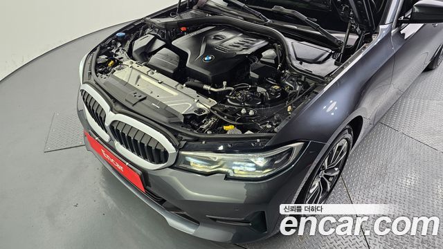 BMW 3-Series 320i