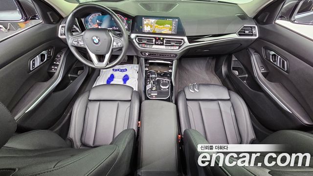 BMW 3-Series 320i