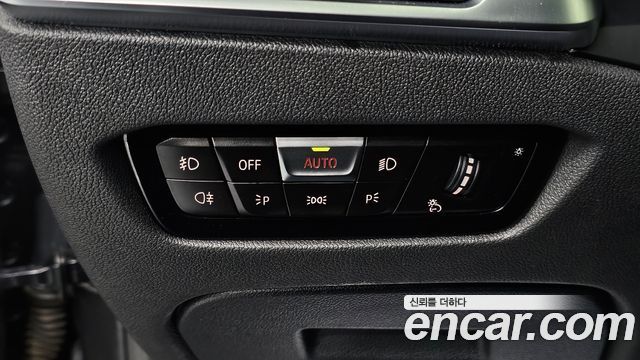 BMW 3-Series 320i