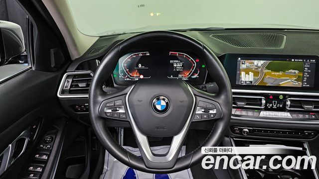BMW 3-Series 320i