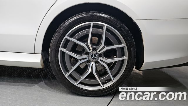 Mercedes-Benz E-Class E220d 4MATIC AMG Line