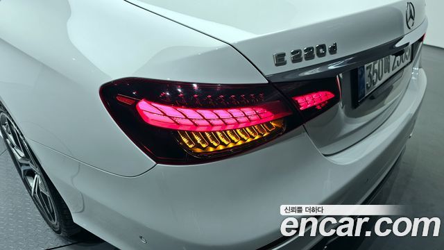 Mercedes-Benz E-Class E220d 4MATIC AMG Line