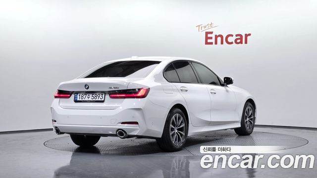 BMW 3-Series 320i