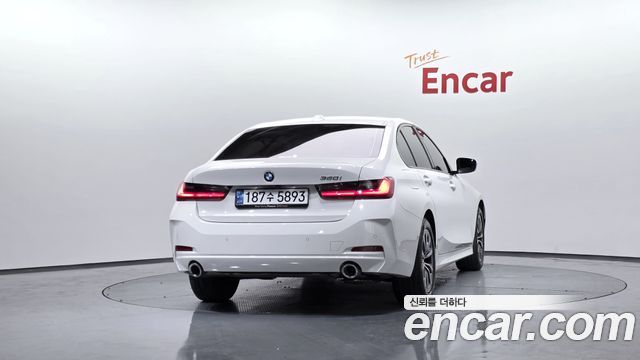 BMW 3-Series 320i