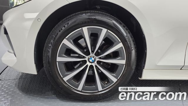BMW 3-Series 320i