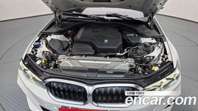 BMW 3-Series 320i