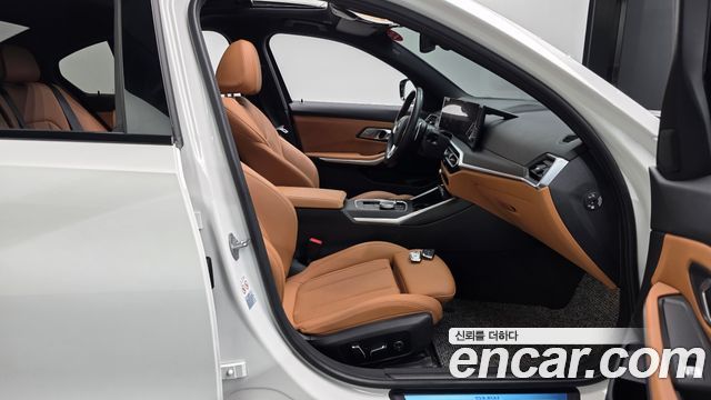 BMW 3-Series 320i