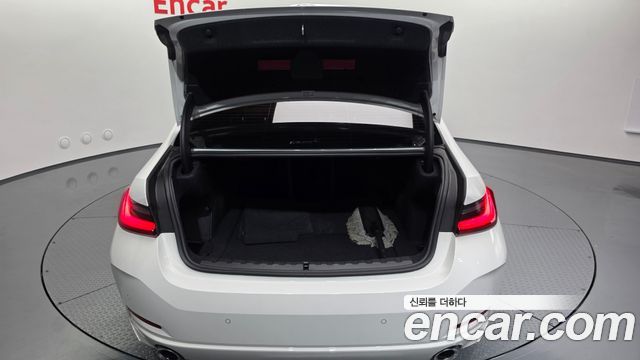 BMW 3-Series 320i