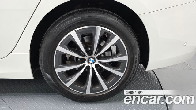 BMW 3-Series 320i