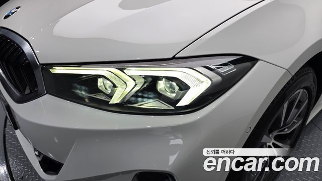 BMW 3-Series 320i