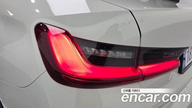 BMW 3-Series 320i