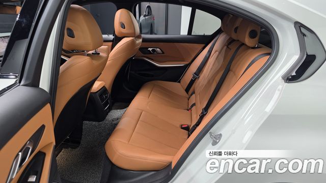 BMW 3-Series 320i
