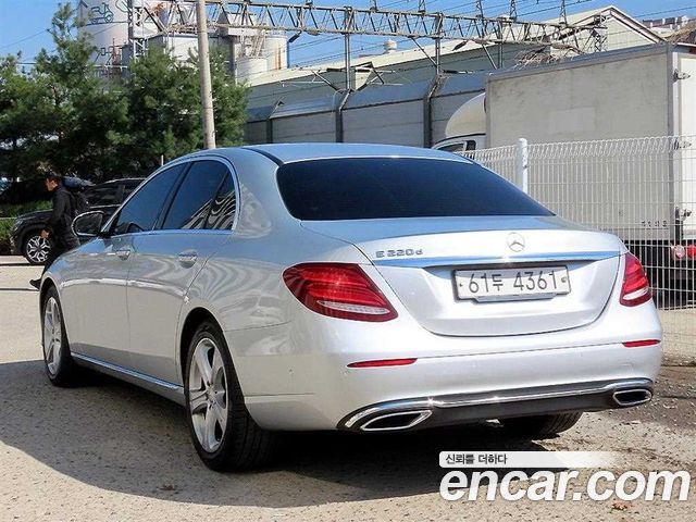 Mercedes-Benz E-Class W213 E220d Avantgarde