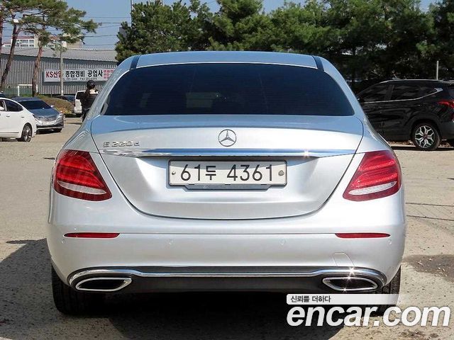 Mercedes-Benz E-Class W213 E220d Avantgarde