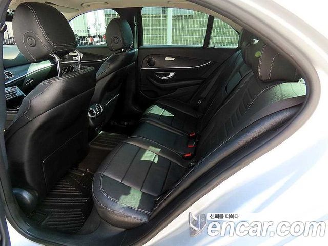 Mercedes-Benz E-Class W213 E220d Avantgarde