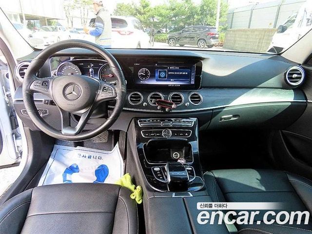 Mercedes-Benz E-Class W213 E220d Avantgarde