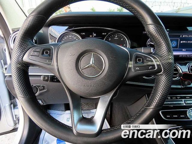 Mercedes-Benz E-Class W213 E220d Avantgarde