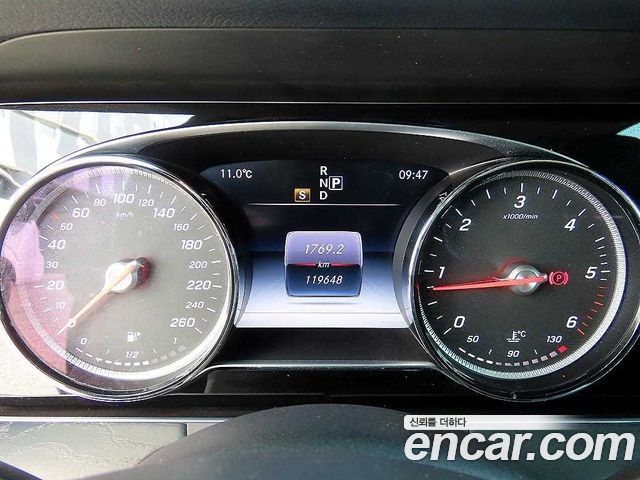 Mercedes-Benz E-Class W213 E220d Avantgarde