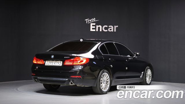BMW 5-Series 520i Luxury