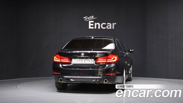 BMW 5-Series 520i Luxury