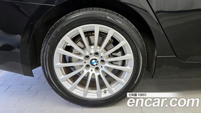 BMW 5-Series 520i Luxury