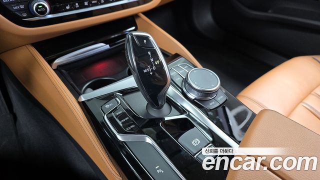 BMW 5-Series 520i Luxury