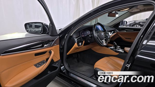 BMW 5-Series 520i Luxury