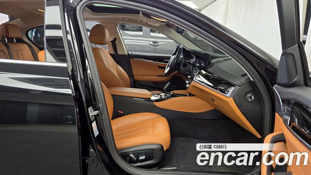 BMW 5-Series 520i Luxury