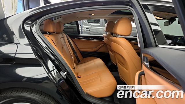 BMW 5-Series 520i Luxury